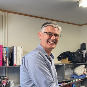 Dr Phil MacLeod BVSc MANZCVS (Small Animal Medicine)